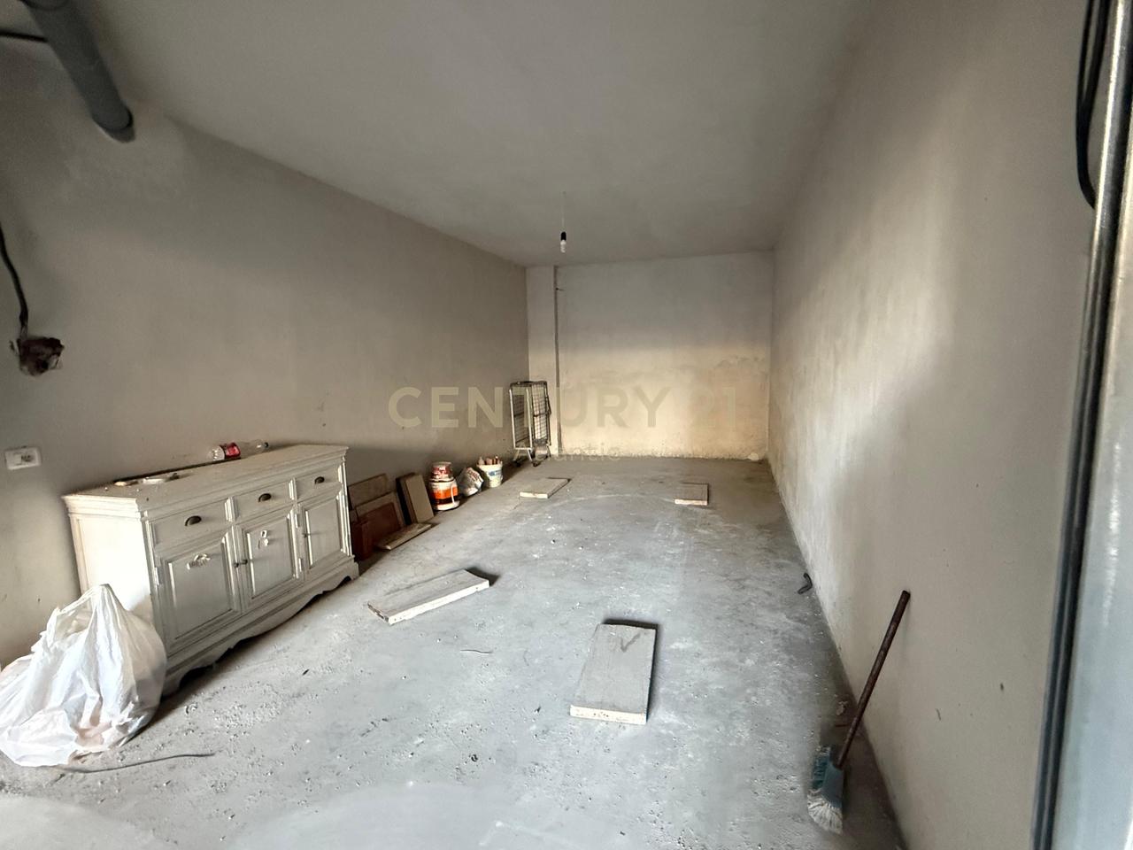 Apartment 2+1+2t + Garage 24.7m2 For Sale at Plazh Hekurudha, Durrës - 143000 | 100 m²