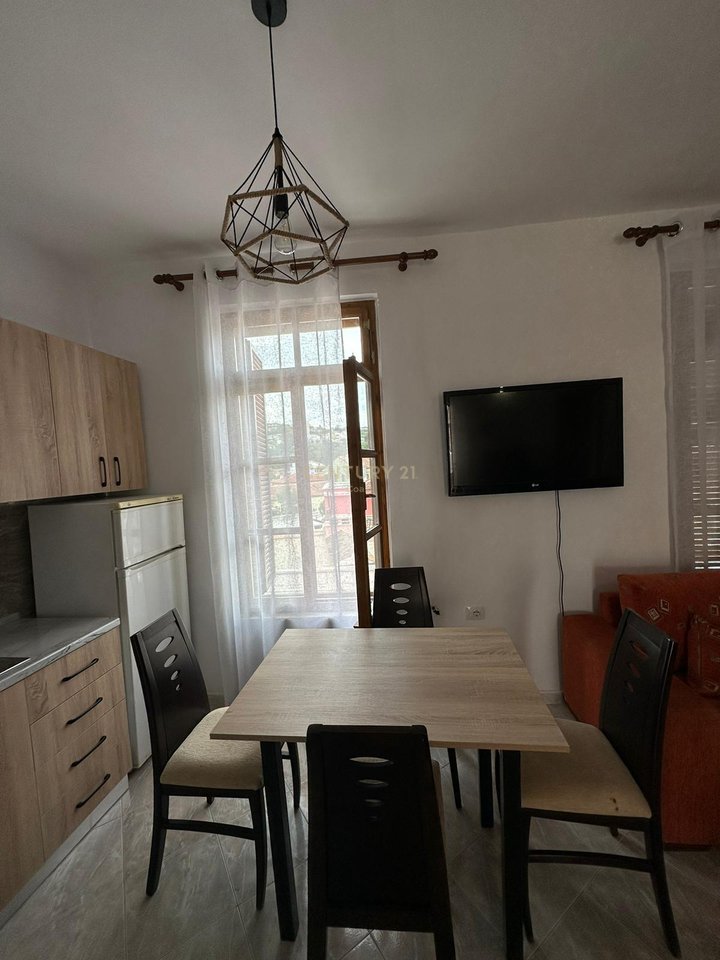 JEPET ME QIRA APARTAMENT 1+1 PRANË QENDRËS HISTORIKE, VLORE!