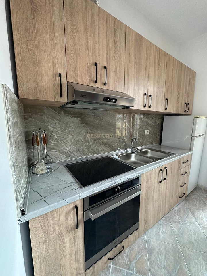 JEPET ME QIRA APARTAMENT 1+1 PRANË QENDRËS HISTORIKE, VLORE!