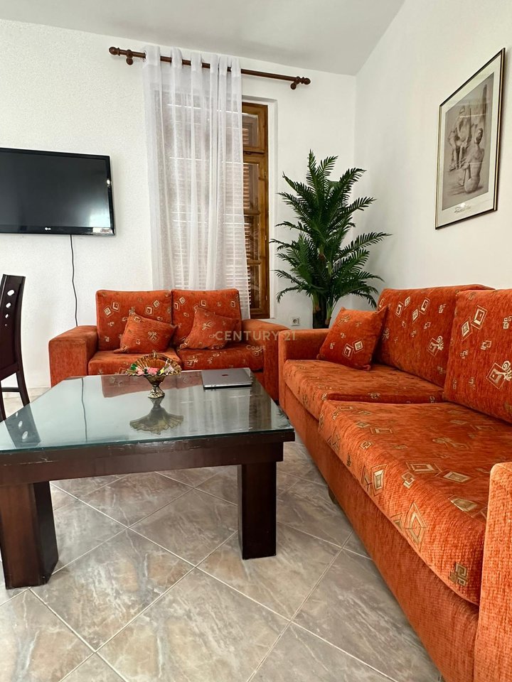JEPET ME QIRA APARTAMENT 1+1 PRANË QENDRËS HISTORIKE, VLORE!