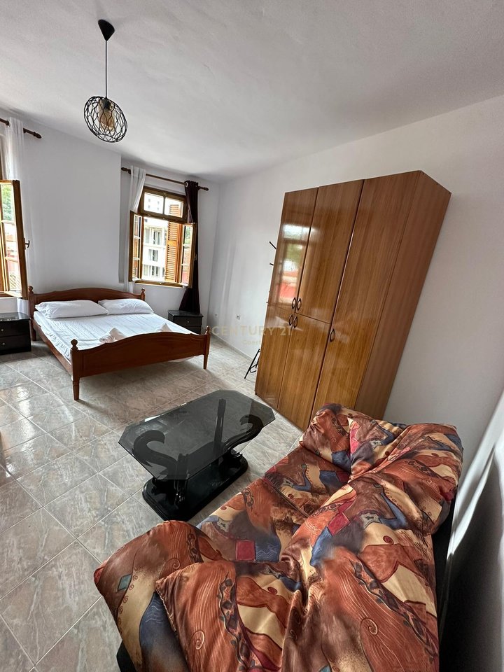 JEPET ME QIRA APARTAMENT 1+1 PRANË QENDRËS HISTORIKE, VLORE!