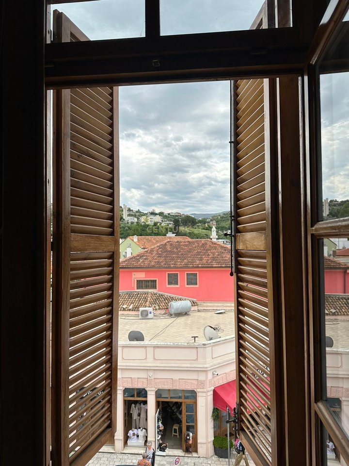 JEPET ME QIRA APARTAMENT 1+1 PRANË QENDRËS HISTORIKE, VLORE!