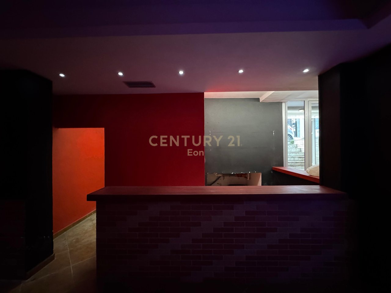 SHITET NJESI 120 M2 TE STACIONI I TRENIT DURRES!