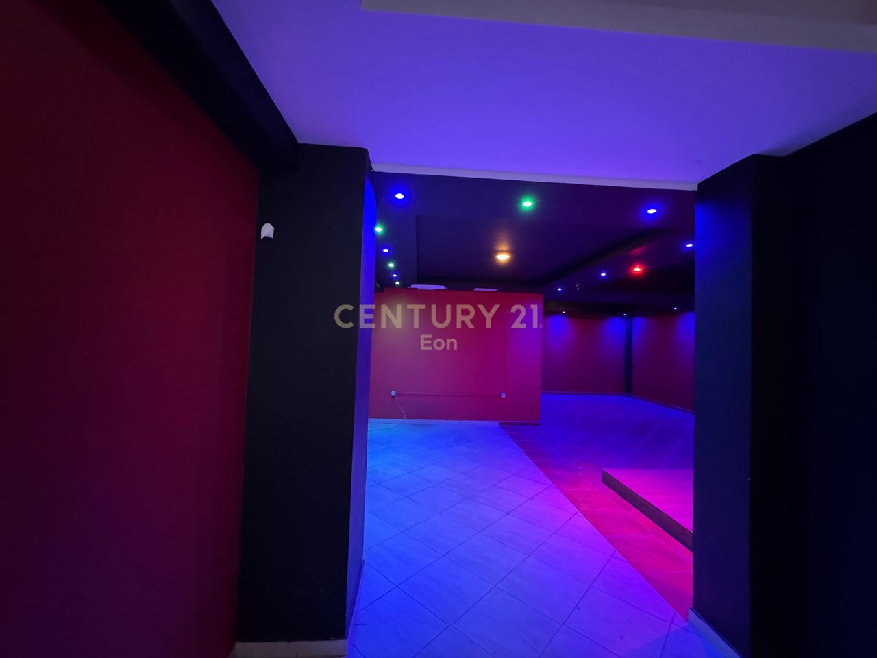 SHITET NJESI 120 M2 TE STACIONI I TRENIT DURRES!