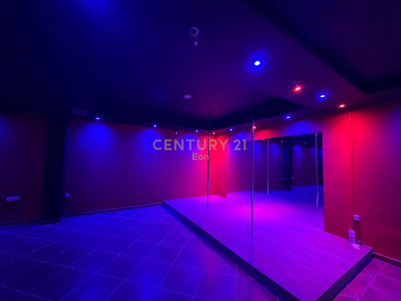 SHITET NJESI 120 M2 TE STACIONI I TRENIT DURRES!