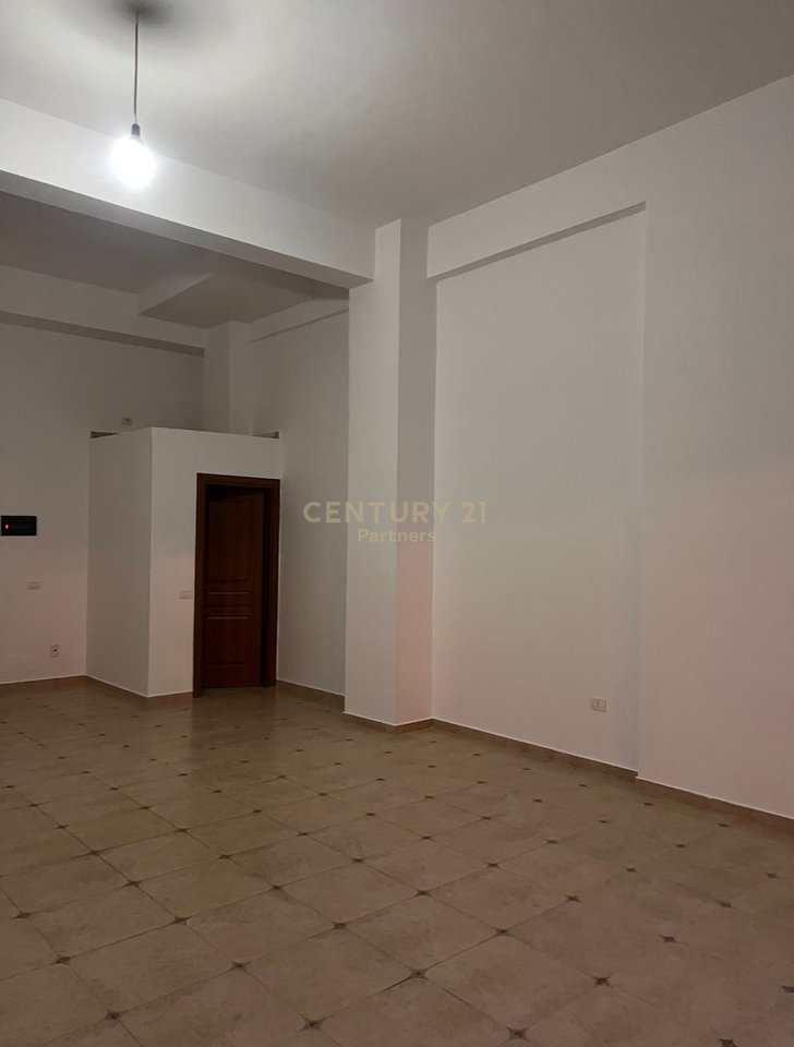 JEPET AMBIENT ME QIRA NE YZBERISHT-IDEAL PER BIZNES