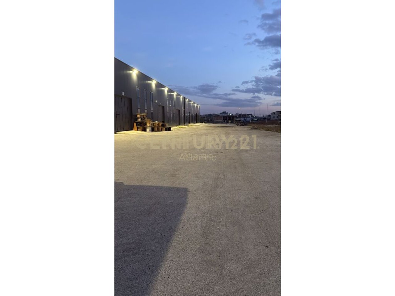 KAPANON Me Qira SHEN AVLASH Durrës - 2,500.00€ | 1300 m²