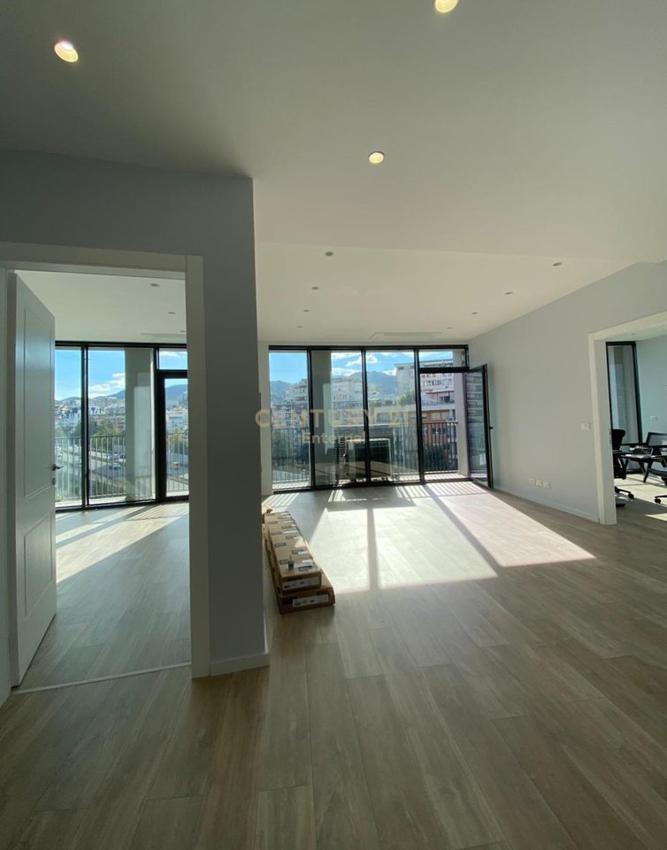 Jepet me Qira Apartament 2+1+ Parkim per Zyra