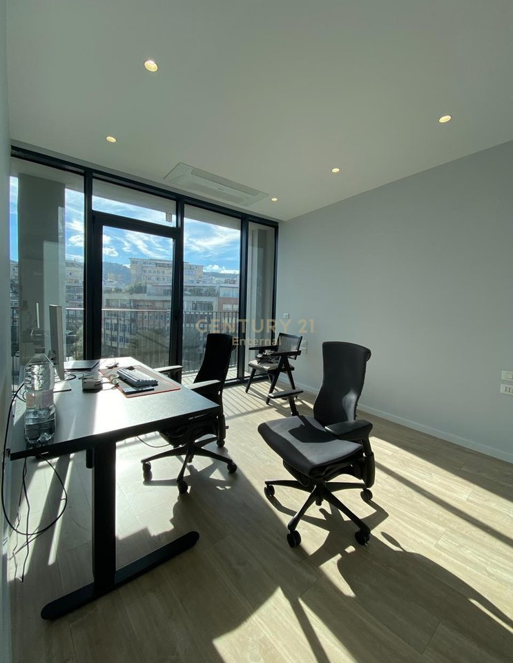 Jepet me Qira Apartament 2+1+ Parkim per Zyra