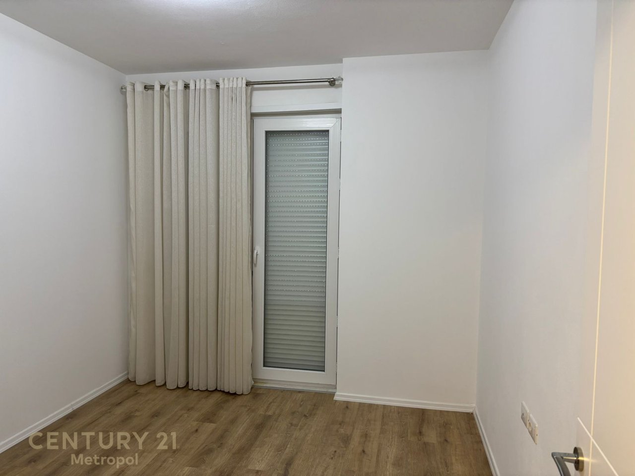 Apartament 2+1 për qira në “Univers City”, pranë QTU