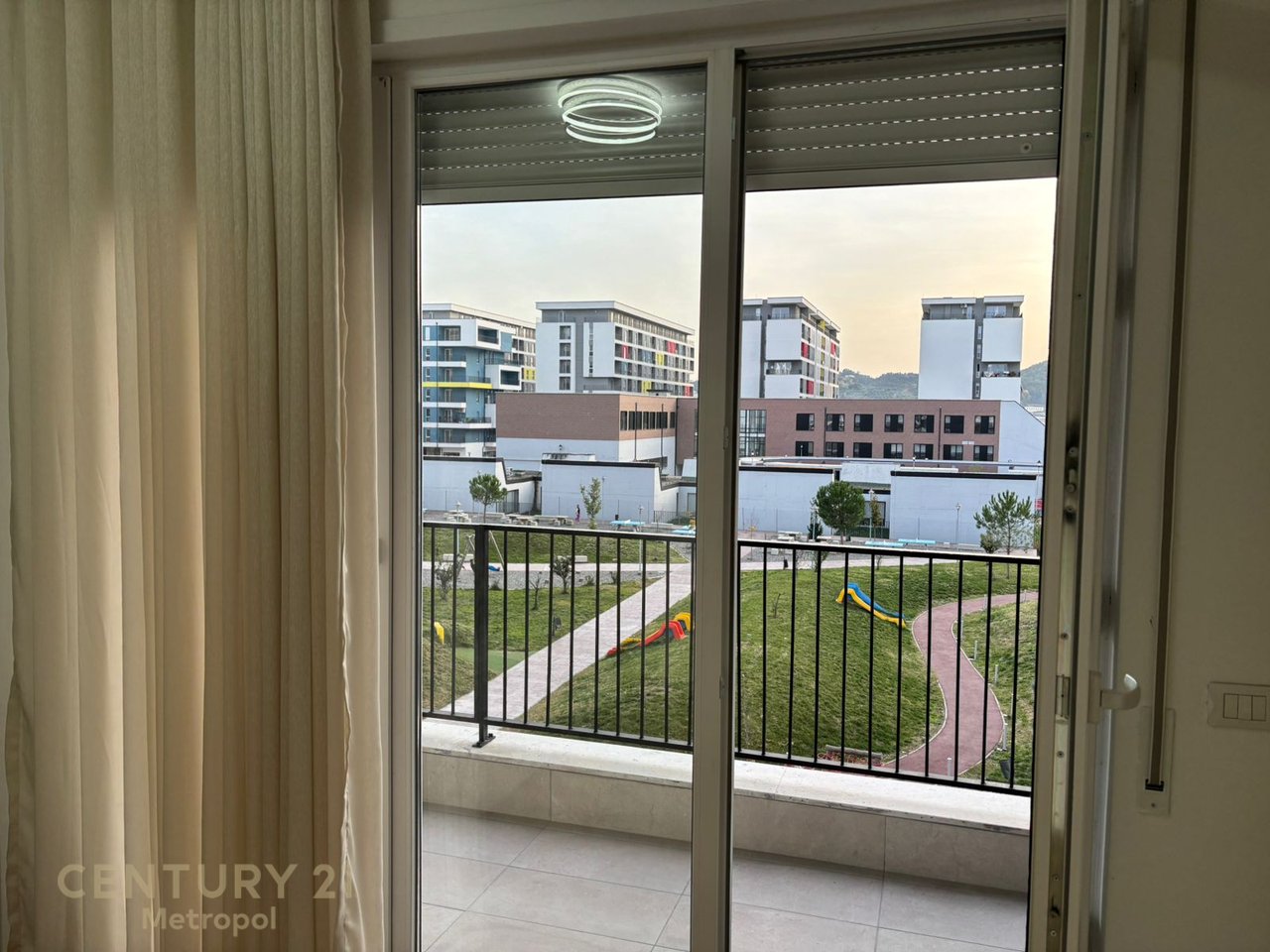 Apartament 2+1 për qira në “Univers City”, pranë QTU