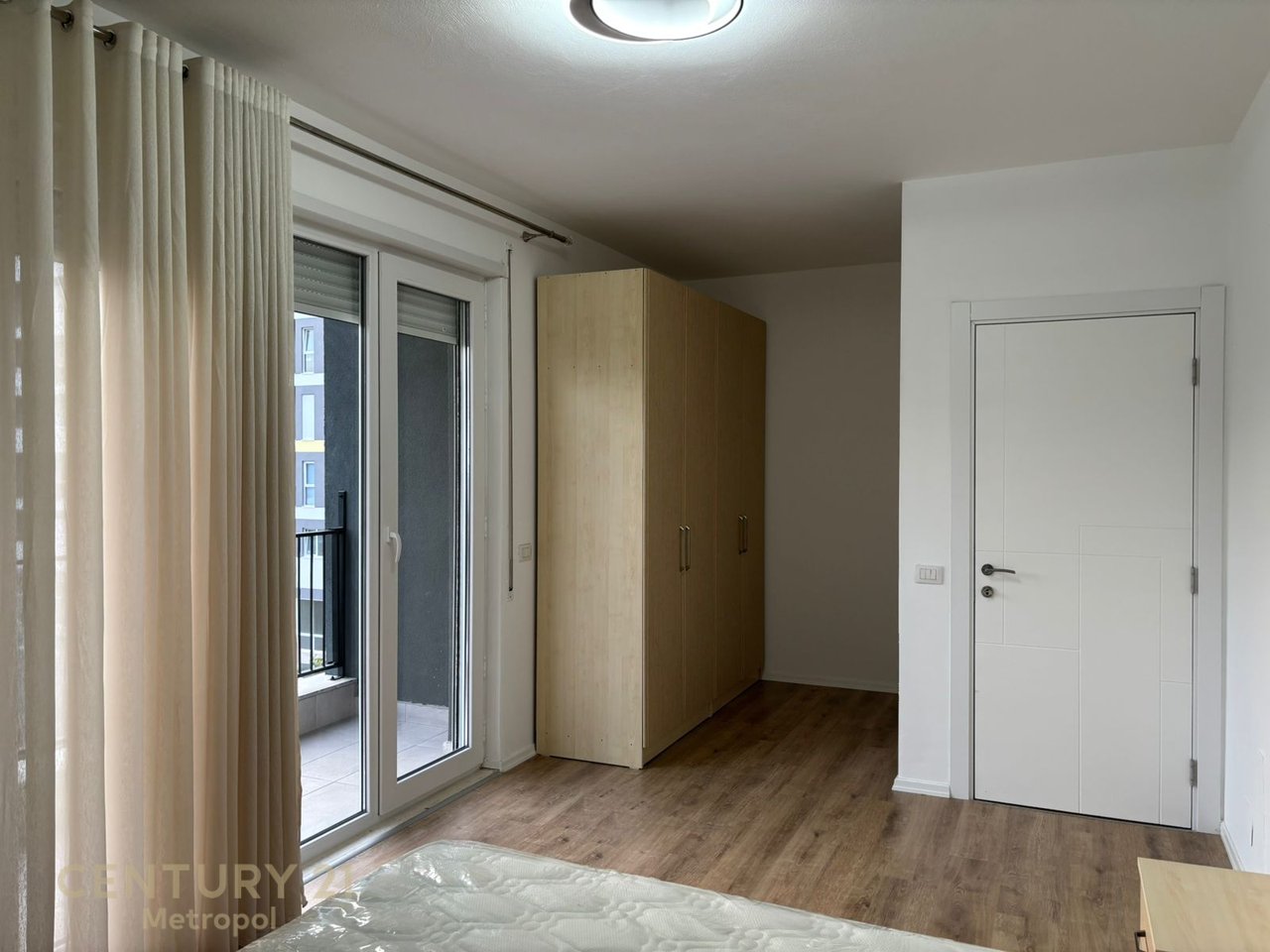 Apartament 2+1 për qira në “Univers City”, pranë QTU