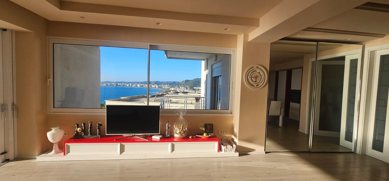 OFROHET PER SHITJE PENTHOUSE LUKSOZ ME PAMJE TE MREKULLUESHME TE DETIT!