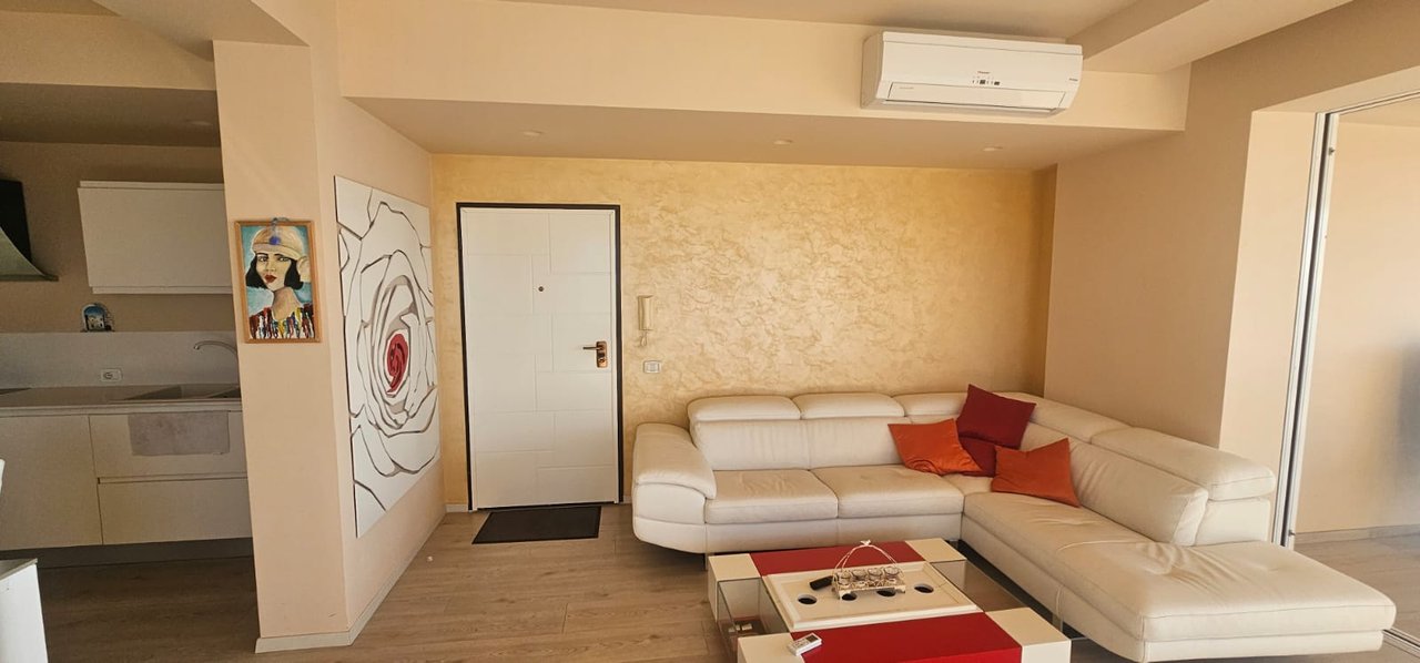 OFROHET PER SHITJE PENTHOUSE LUKSOZ ME PAMJE TE MREKULLUESHME TE DETIT!