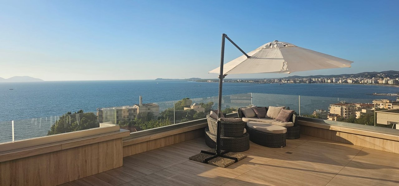 OFROHET PER SHITJE PENTHOUSE LUKSOZ ME PAMJE TE MREKULLUESHME TE DETIT!