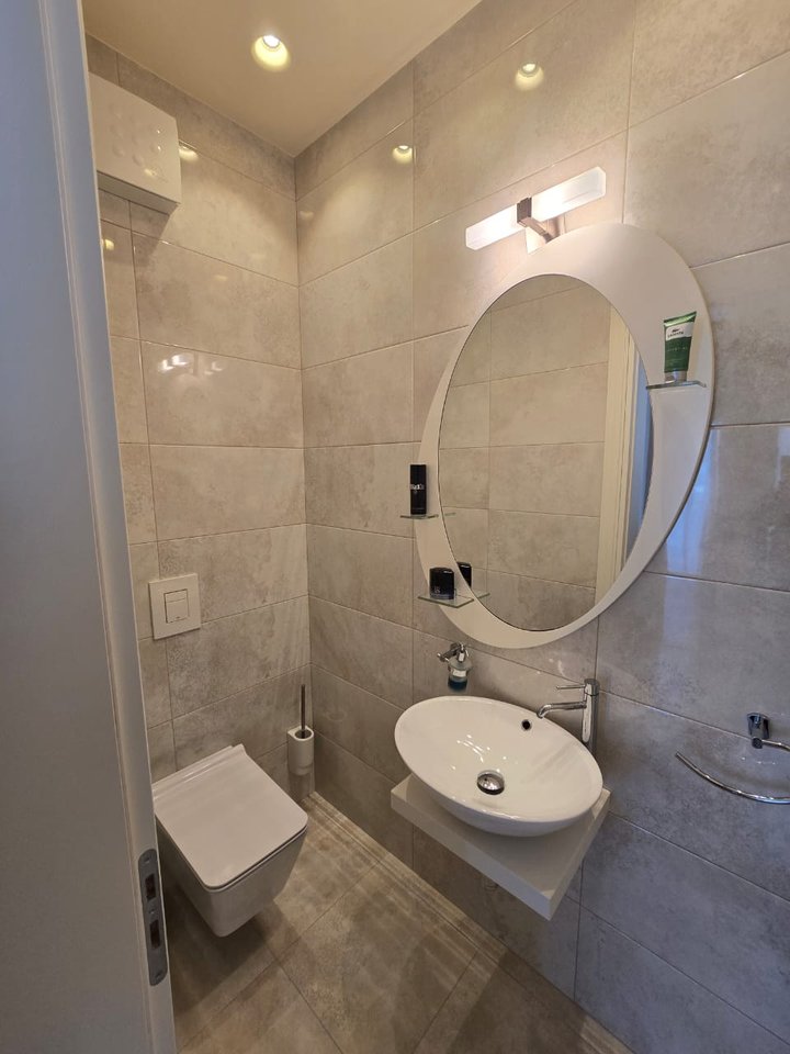 OFROHET PER SHITJE PENTHOUSE LUKSOZ ME PAMJE TE MREKULLUESHME TE DETIT!