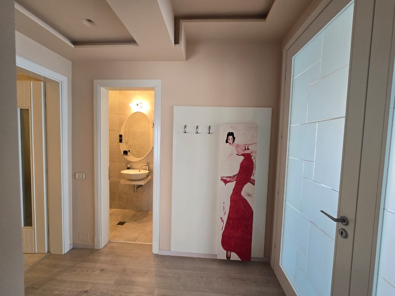 OFROHET PER SHITJE PENTHOUSE LUKSOZ ME PAMJE TE MREKULLUESHME TE DETIT!