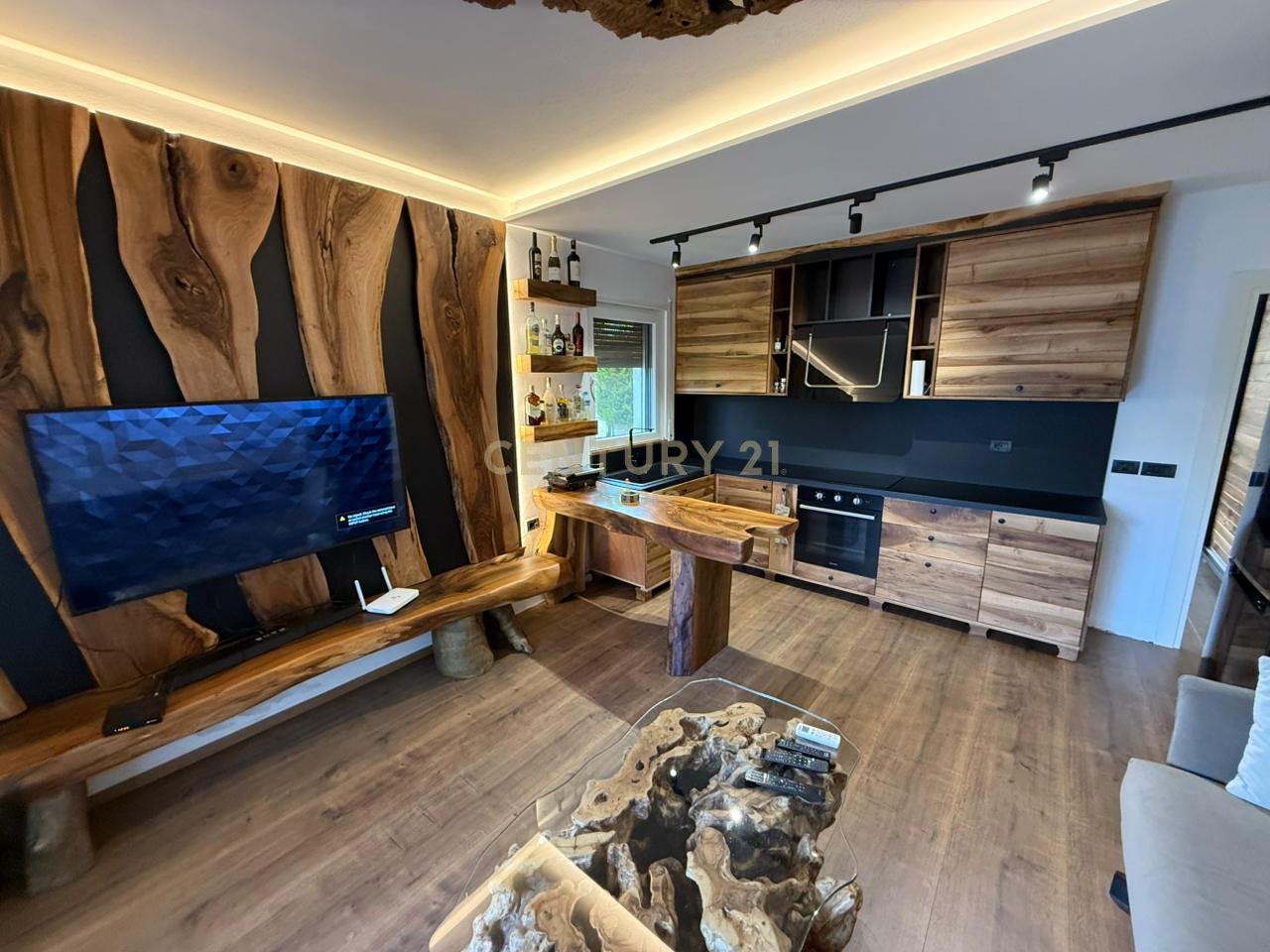 SHITET APARTAMENT1+1 + VERANDE + OBORR TEK REZIDENCA VALA MAR NE DURRES!