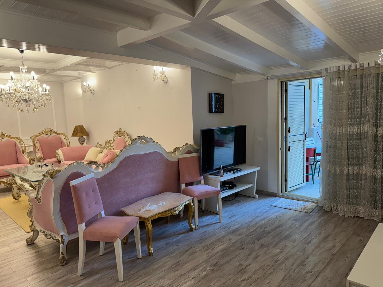 APPARTAMENTO 2+1+VERANDA, IN AFFITTO, VICINO AL BOULEVARD "ISMAIL QEMALI"!