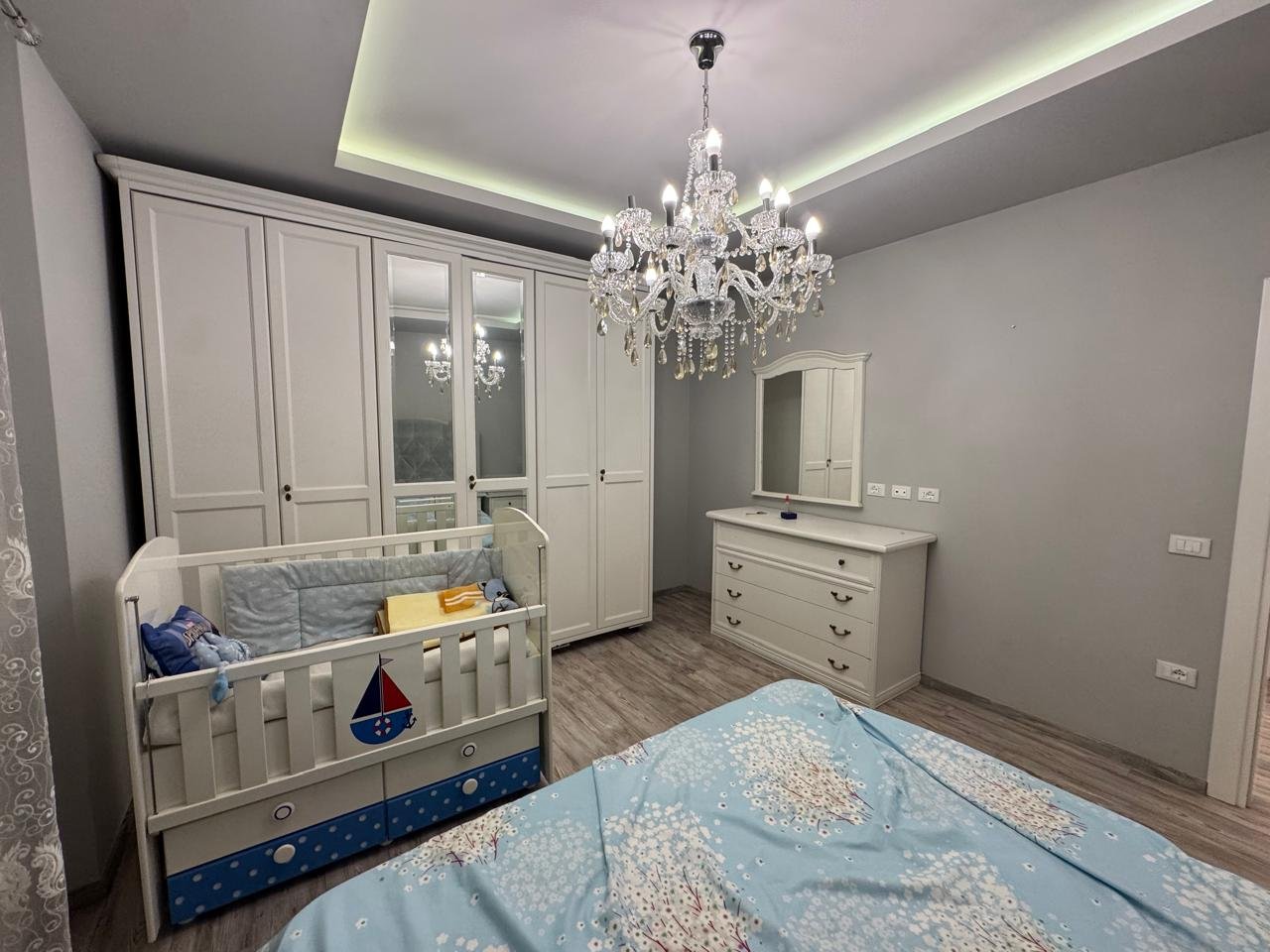 APPARTAMENTO 2+1+VERANDA, IN AFFITTO, VICINO AL BOULEVARD "ISMAIL QEMALI"!