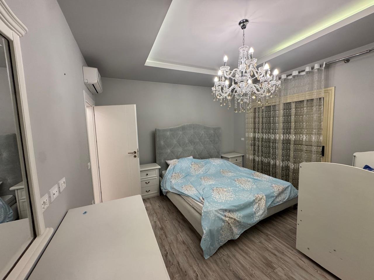 APPARTAMENTO 2+1+VERANDA, IN AFFITTO, VICINO AL BOULEVARD "ISMAIL QEMALI"!