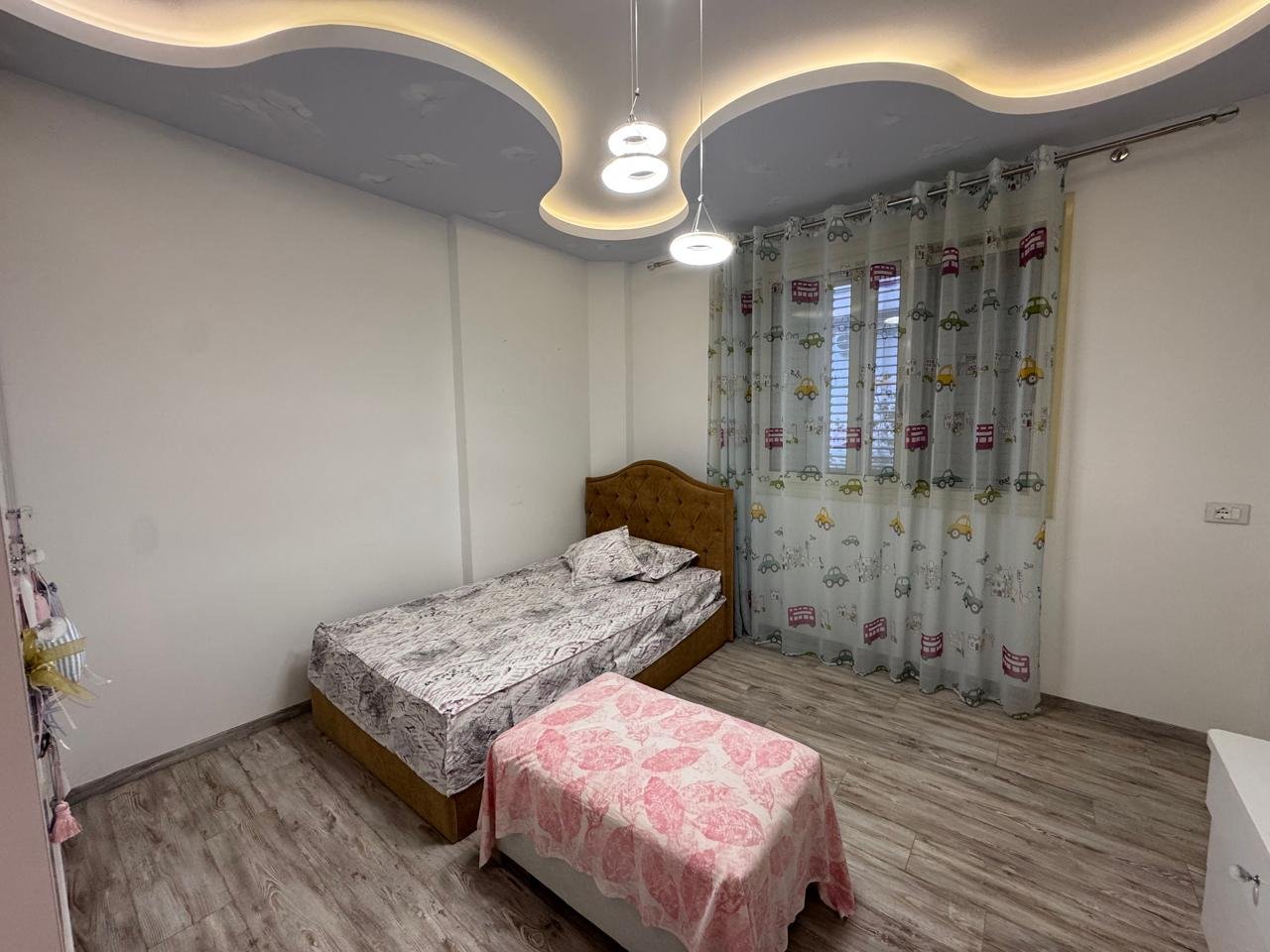 APPARTAMENTO 2+1+VERANDA, IN AFFITTO, VICINO AL BOULEVARD "ISMAIL QEMALI"!