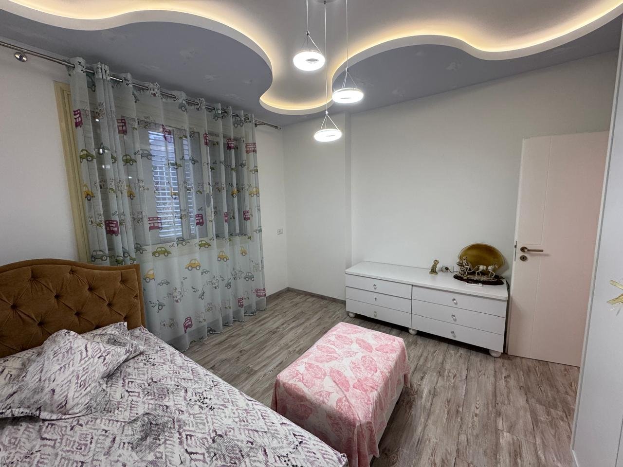 APPARTAMENTO 2+1+VERANDA, IN AFFITTO, VICINO AL BOULEVARD "ISMAIL QEMALI"!