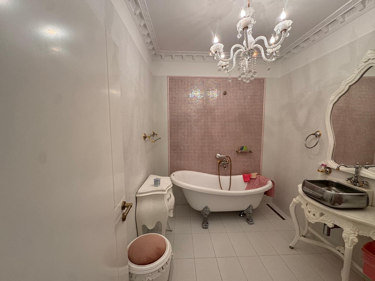 APPARTAMENTO 2+1+VERANDA, IN AFFITTO, VICINO AL BOULEVARD "ISMAIL QEMALI"!