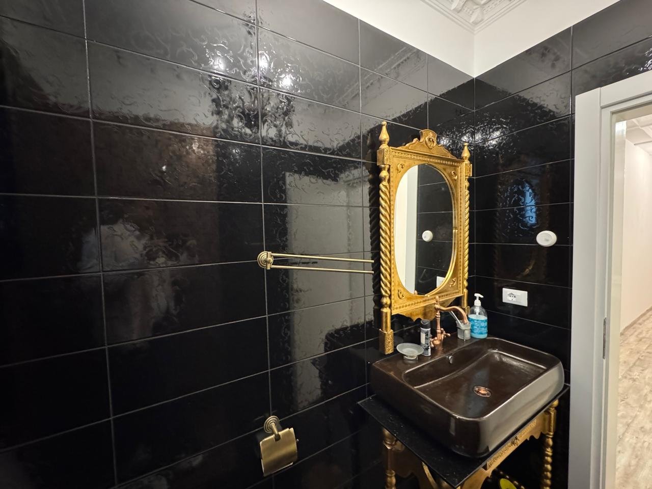 APPARTAMENTO 2+1+VERANDA, IN AFFITTO, VICINO AL BOULEVARD "ISMAIL QEMALI"!