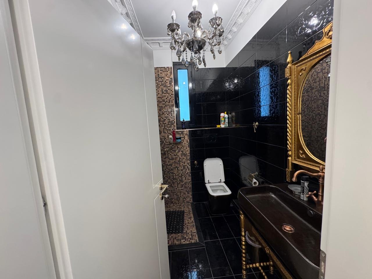 APPARTAMENTO 2+1+VERANDA, IN AFFITTO, VICINO AL BOULEVARD "ISMAIL QEMALI"!