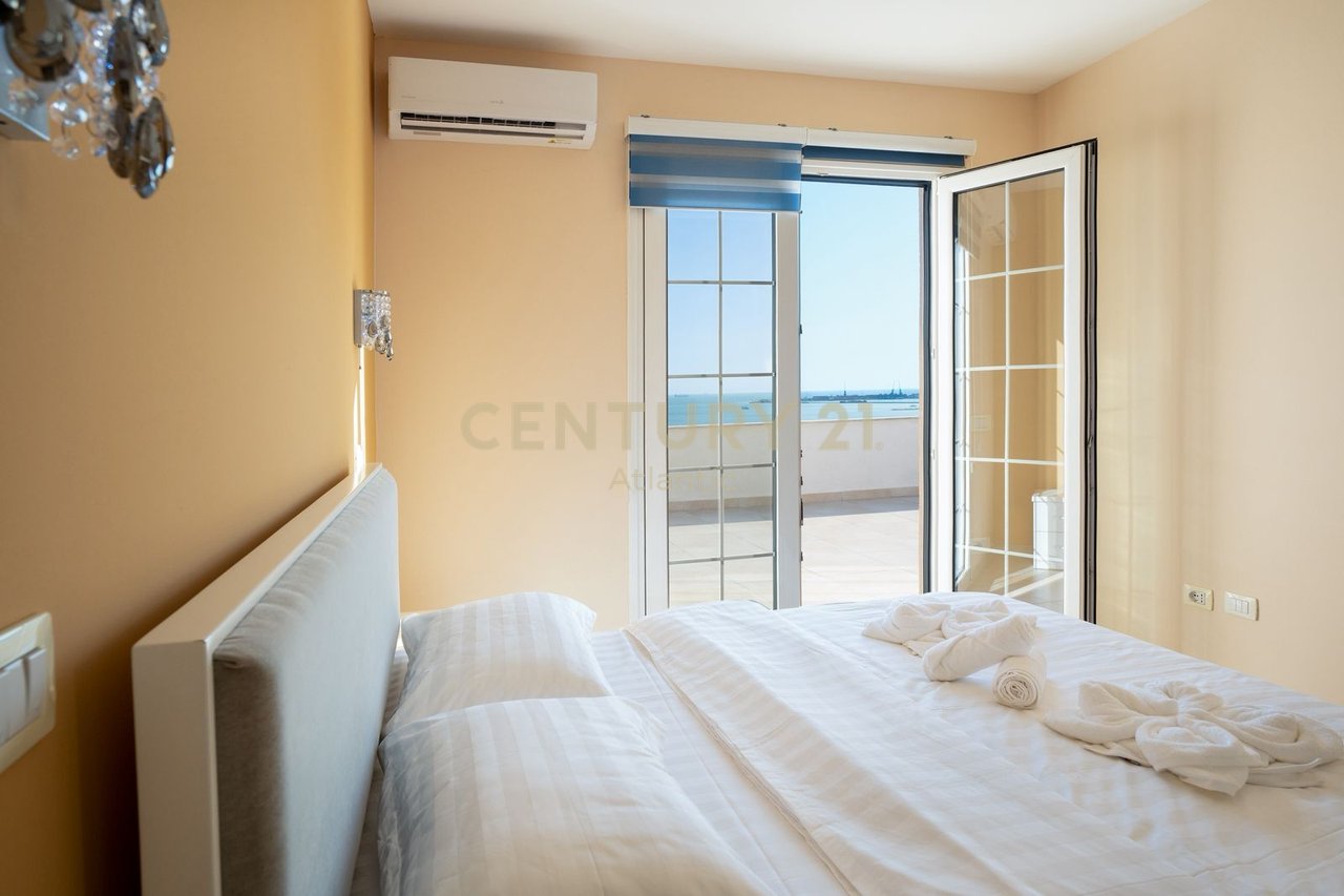 APARTAMENT 3+1+2T ME VERANDË 160 m² – PLAZH, DURRËS