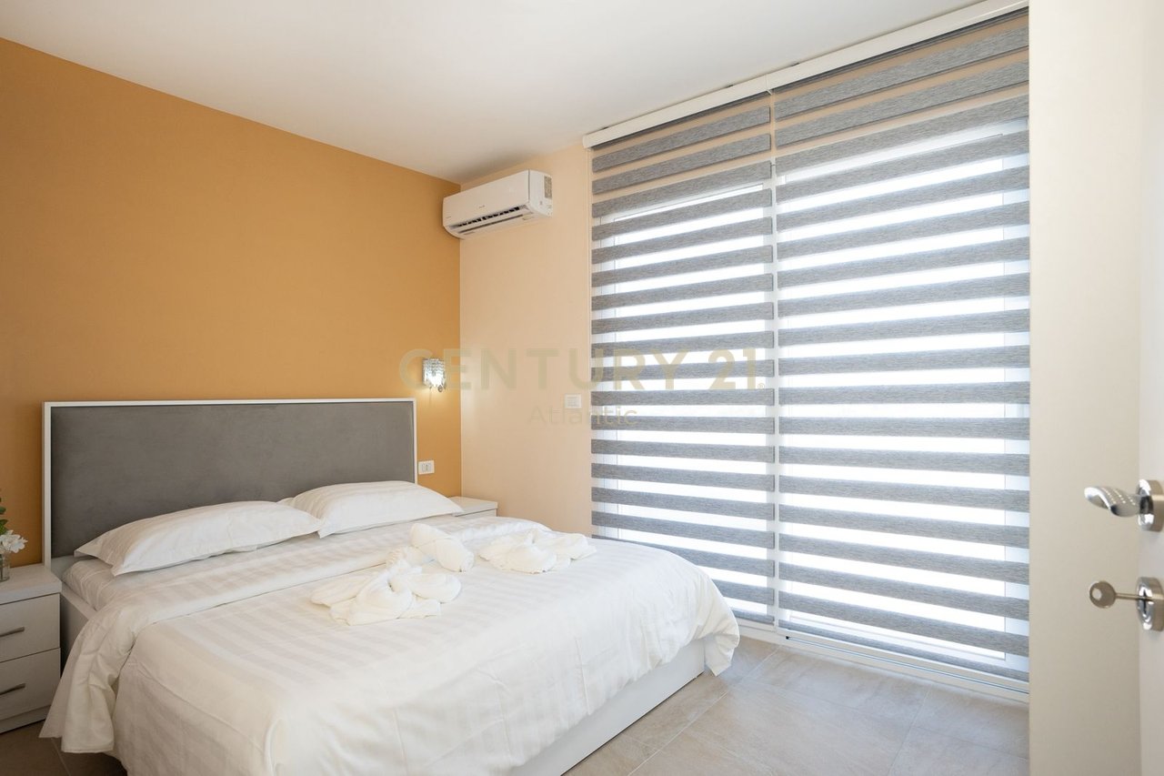 APARTAMENT 3+1+2T ME VERANDË 160 m² – PLAZH, DURRËS