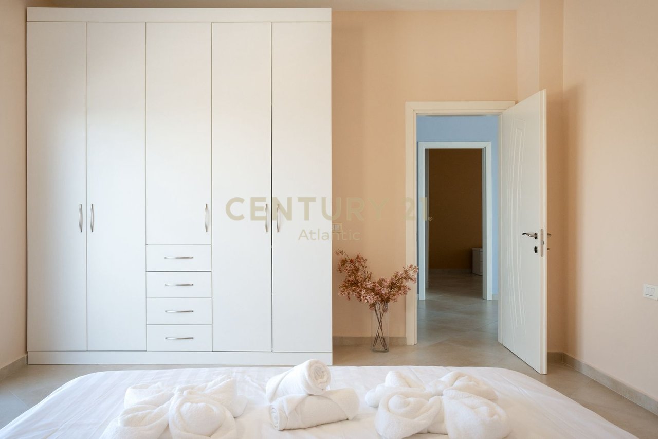 APARTAMENT 3+1+2T ME VERANDË 160 m² – PLAZH, DURRËS