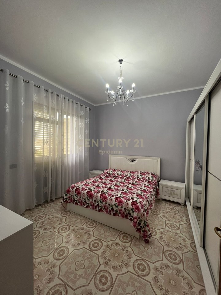 Vilë për Shitje ne Xhafzotaj !!