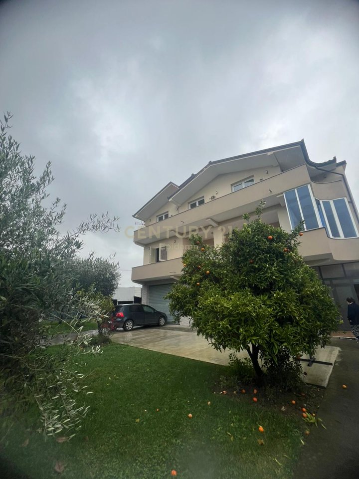 Vilë për Shitje ne Xhafzotaj !!