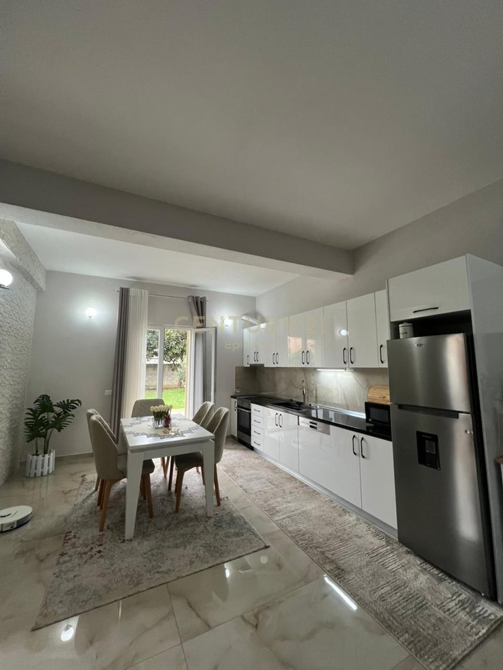 Vilë për Shitje ne Xhafzotaj !!