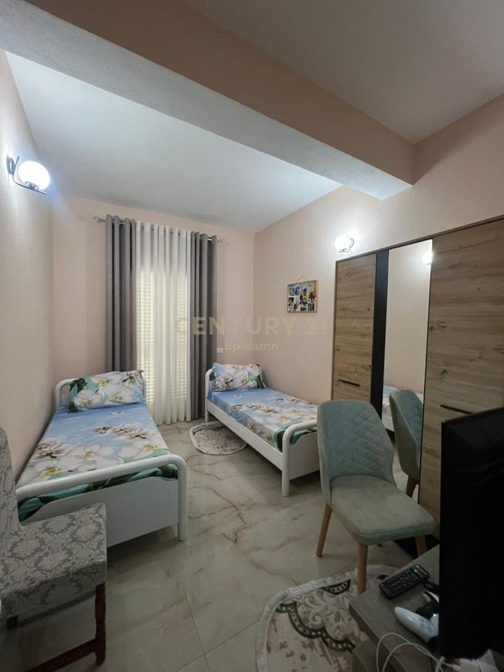 Vilë për Shitje ne Xhafzotaj !!