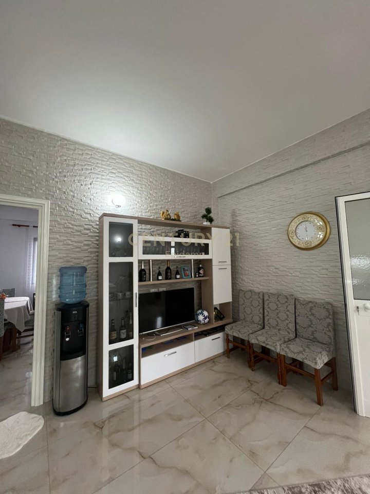 Vilë për Shitje ne Xhafzotaj !!