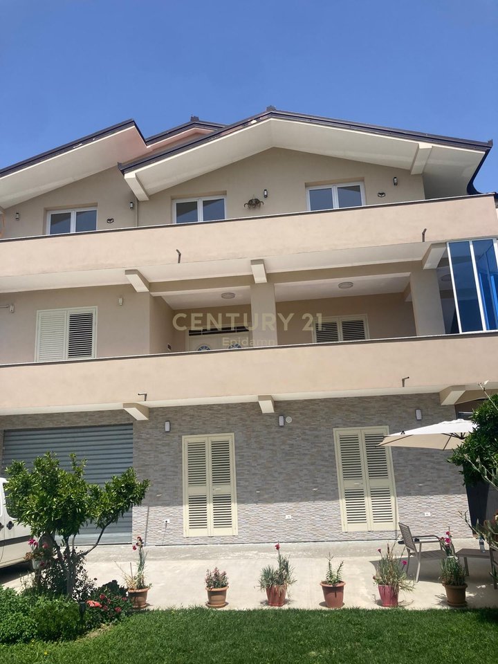 Vilë për Shitje ne Xhafzotaj !!