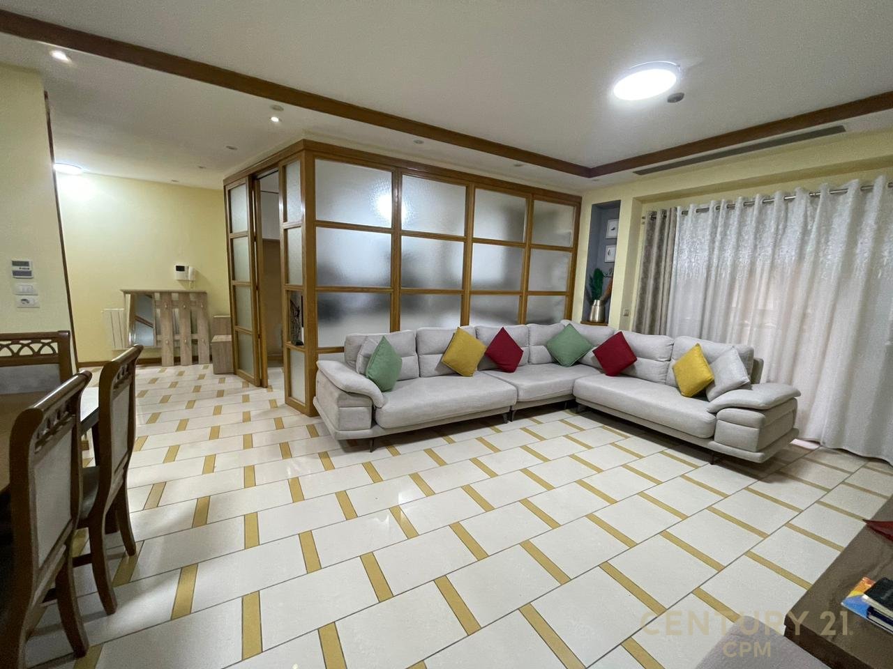 Apartament 3+1+2 Me Qira në Sheshi Skënderbej (Qendër), Rruga Barrikadave - 1300€ | 160 m²