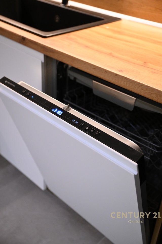 Apartment 2+1 for Sale in Kamez!