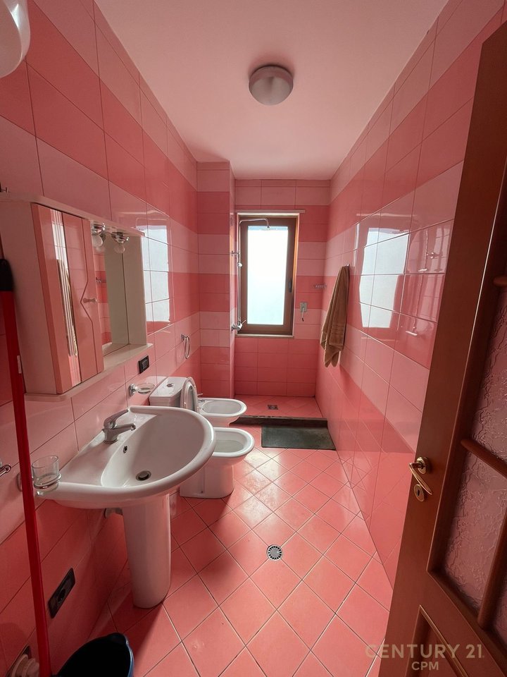 Apartment 2+1+2 For Rent near Garda, 127 m²