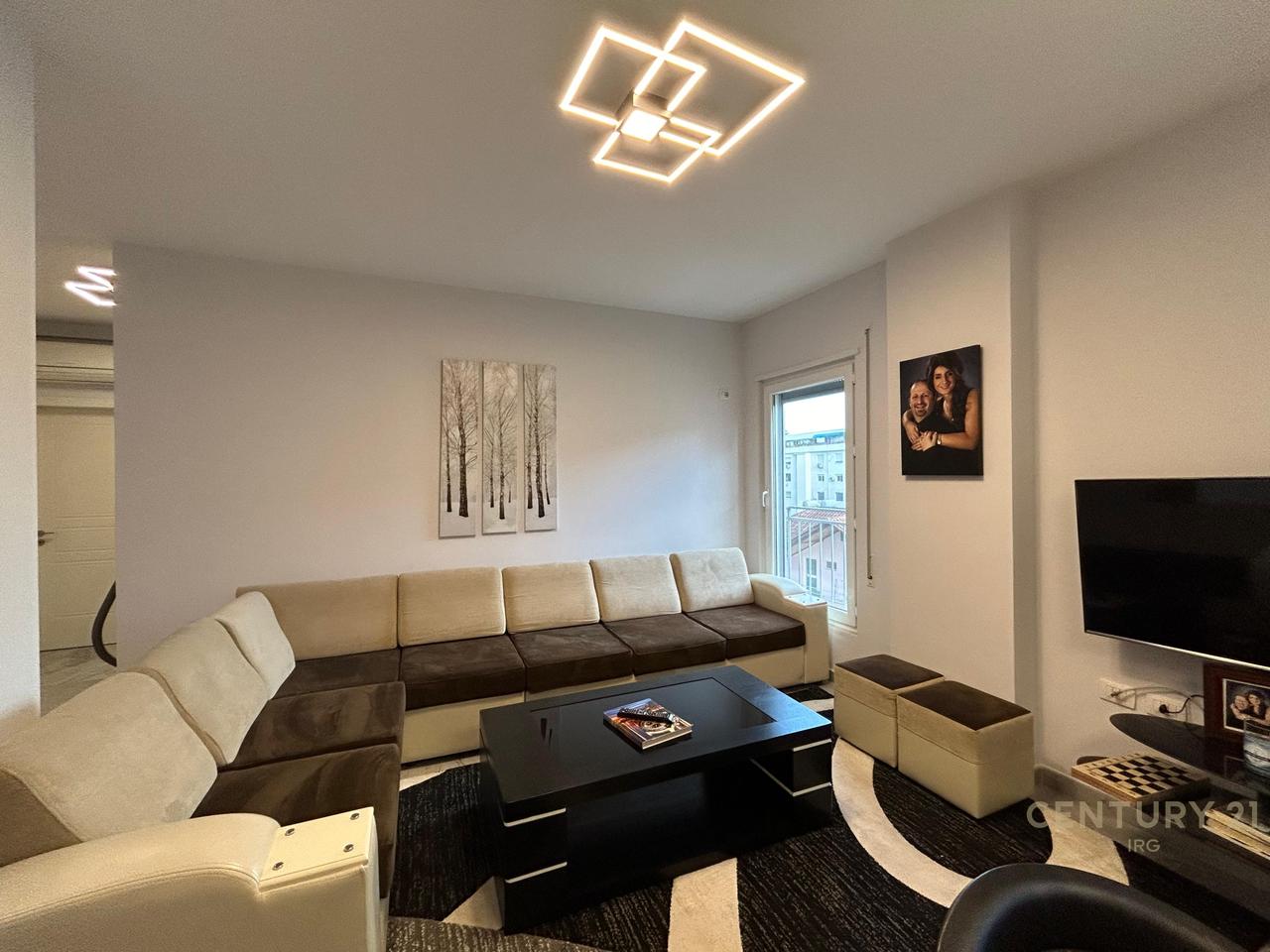 JEPET ME QERA APARTAMENT 3+1+2 TEK 21 DHJETORI.