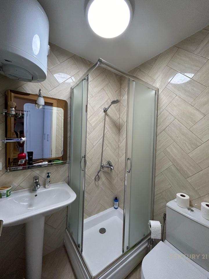 JEPET ME QERA APARTAMENT 3+1+2 TEK 21 DHJETORI.