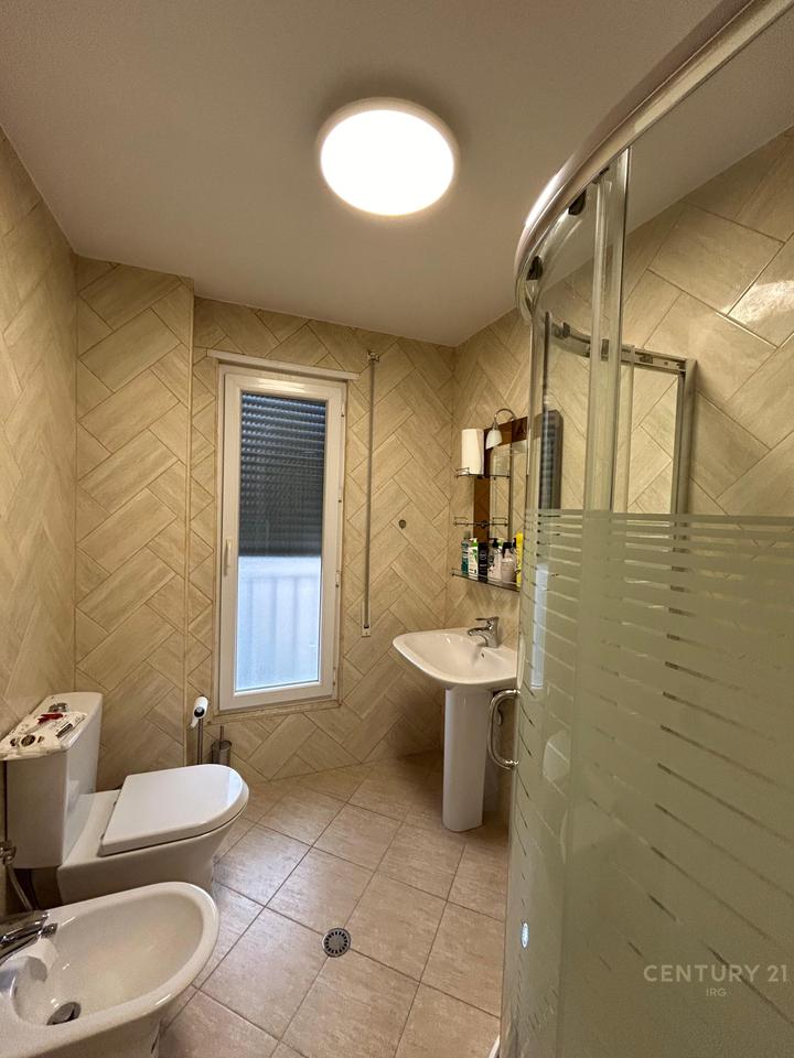 JEPET ME QERA APARTAMENT 3+1+2 TEK 21 DHJETORI.