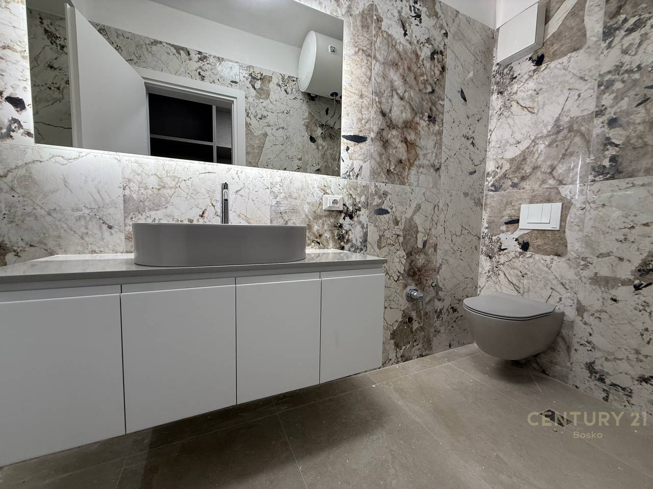 APARTMENT 3+1 FOR SALE WITH SUPER TERRACE IN KODRA E DIELLIT 2