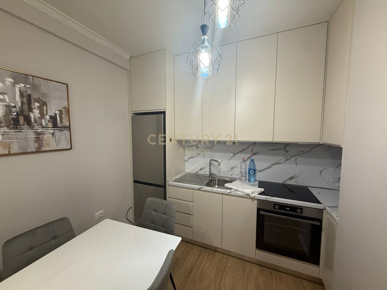 JEPET APARTAMENT 2+1 ME QIRA TEK (KOMPLEKSI MOLLA) NE ASTIR!