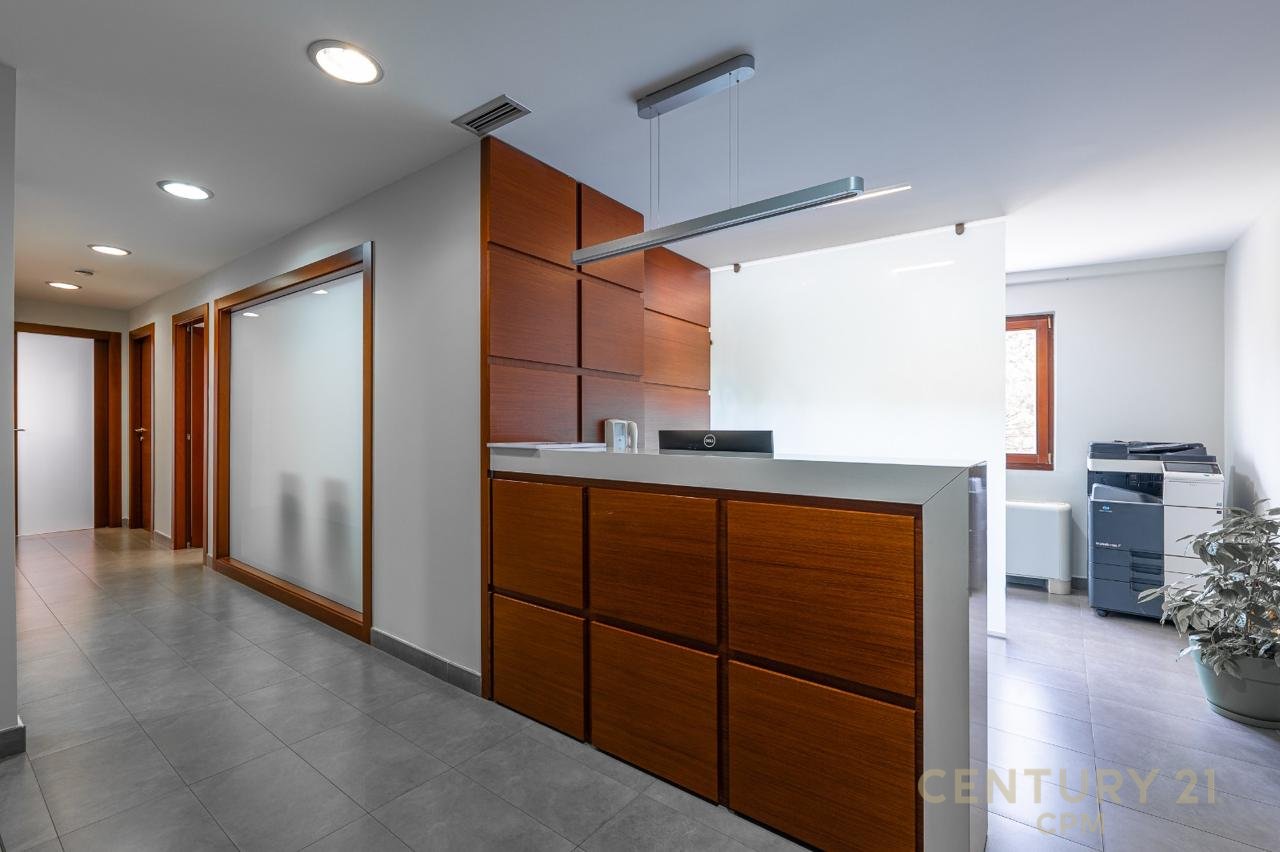 OFFICE FOR SALE ON NDRE MJEDA STREET!