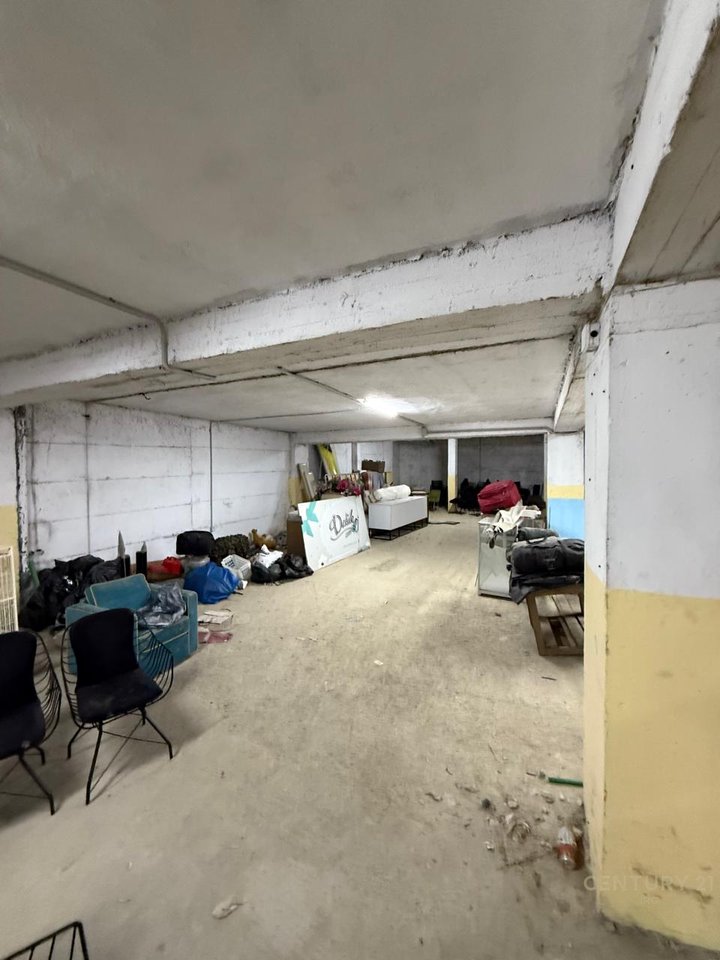 Ambient komercial në Shkozë, 400 m², per qira