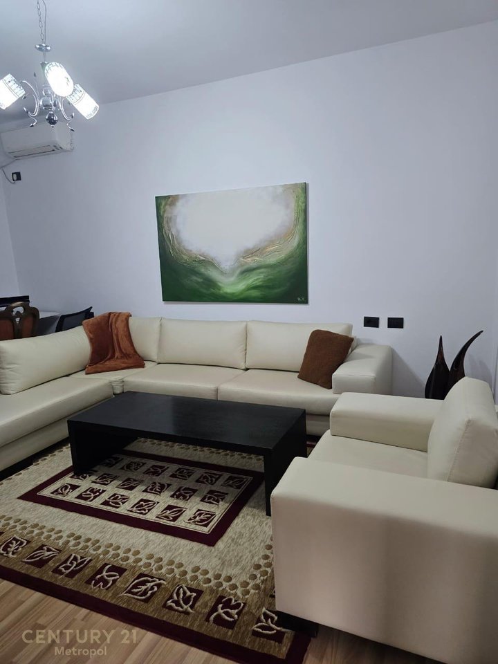 Jepet me qira kati i dytë i një vile, 2+1 – Pas Shkollës së Kuqe